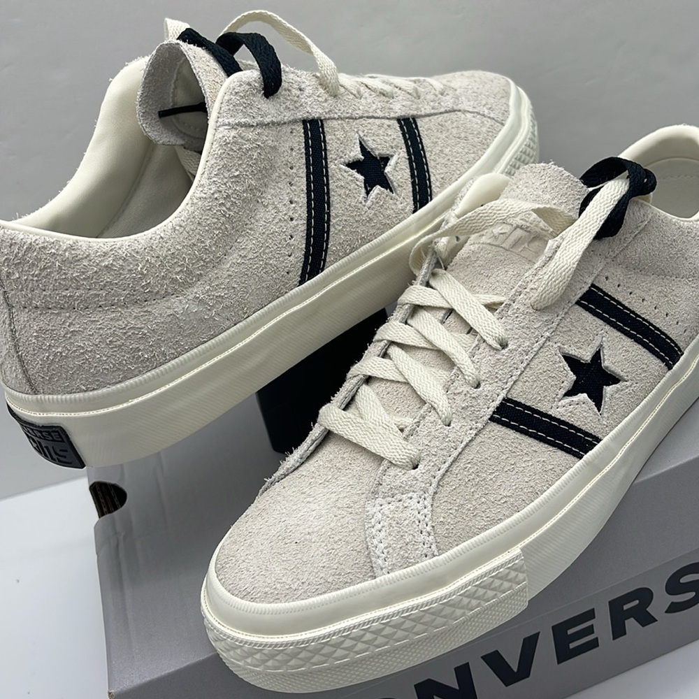 Converse WMNS Suede Sneakers A06424C
ONE STAR ACADEMY PRO OX EGRET/BLACK - Picture 10 of 16